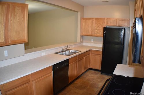 16364 Grandview Dr, Macomb Township MI 48044-4068 exterior