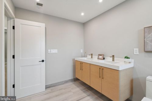 2200 Kater St, Philadelphia PA 19146-1139 exterior