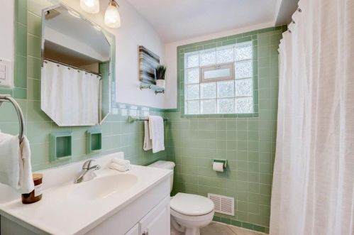 2537 63, Milwaukee WI 53219-2628 exterior