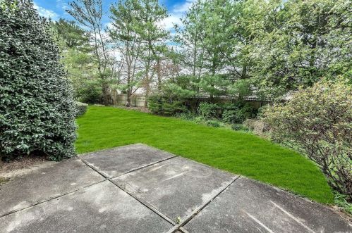 127 Barn Run Ct, Huntington Station NY 11746-1951 exterior