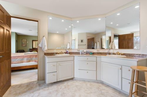 1061 Robinhood Dr, Meskegon MI  49445-2075 exterior