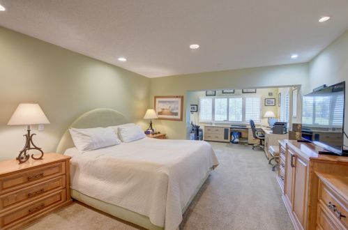 75 Hampshire Ln, Boynton Beach FL 33436-7403 exterior