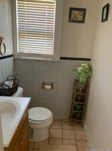 56 Maple Ave, Derby CT 06418-1328 exterior