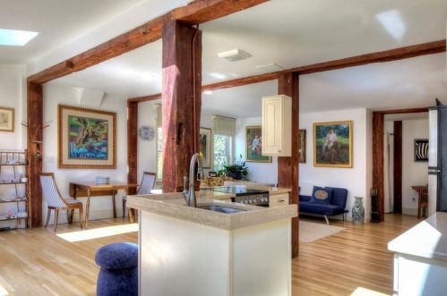 162 Rhode Is Ave, Middletown RI 02840-2761 exterior