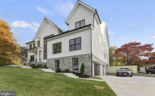 1327 Mayflower Dr, Mc Lean VA 22101-3405 exterior