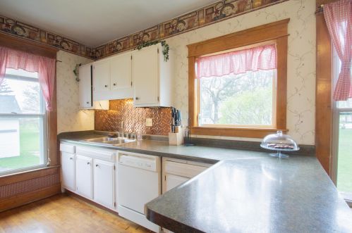 216 Fremont St, Watertown WI 53098-1302 exterior