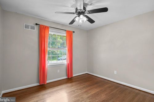 18011 Ml Crk Dr, Rockville MD 20855-1023 exterior