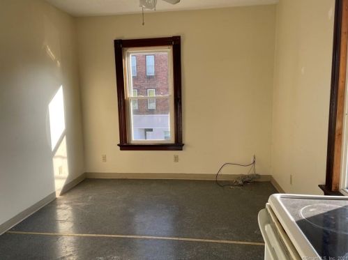 260 Main St, Meriden CT 06451-3859 exterior