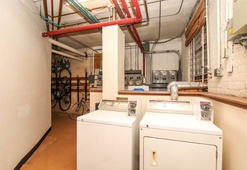 3753 Marshfield Ave, Chicago IL 60613-3621 exterior