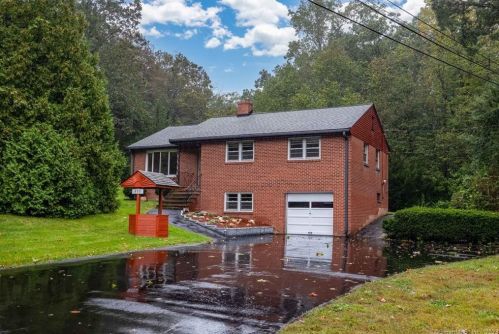 533 Clintonville Rd, North Haven CT 06473-2815 exterior