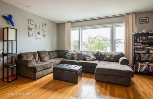 3004 Touhy Ave, Chicago IL 60645-2938 exterior