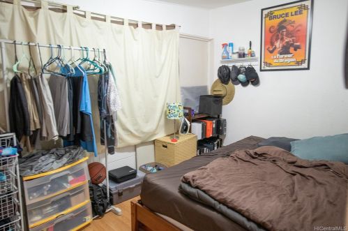 1347 Palolo Ave, Honolulu HI 96816-2528 exterior