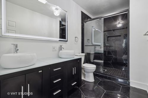 9145 University Ave, Chicago IL 60619-7946 exterior