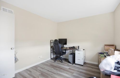 2211 Isabella St, Oxnard CA  93036-2621 exterior