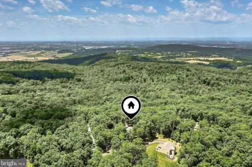 799 Laurel Wood Ln, Hanover PA 17331-6868 exterior