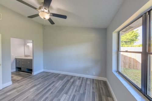 9147 Bedford Dr, Boca Raton FL 33434-5512 exterior