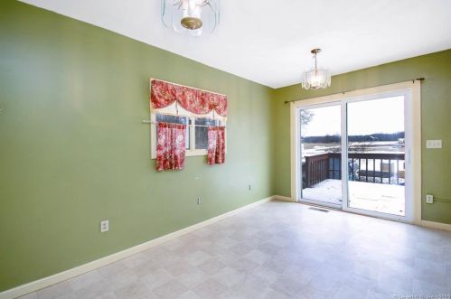 18 Grv St, Enfield CT 06082-4755 exterior