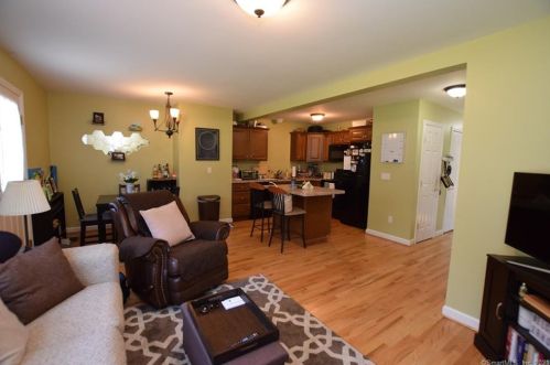 125 Woodland St, Manchester CT  06042-3014 exterior