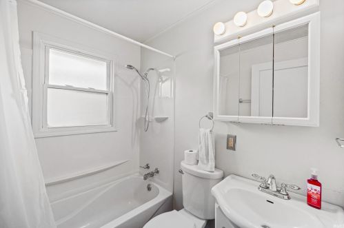 2504 Normandy Dr, Mishawaka IN 46545-3911 exterior