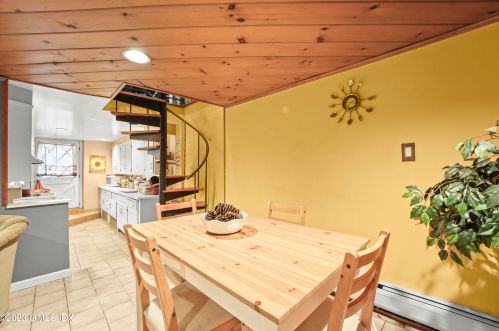 18 Comly Ave, Greenwich CT 06831-4933 exterior