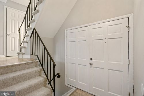 5207 Dover Pl, Alexandria VA 22311-1204 exterior