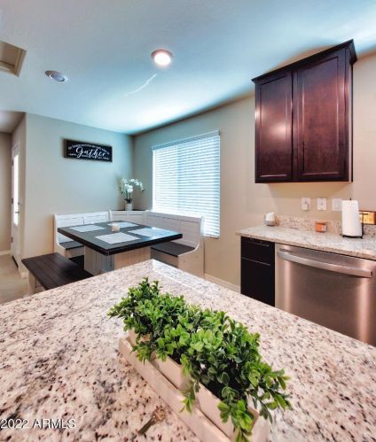 8057 Albeniz Pl, Phoenix AZ  85043 exterior