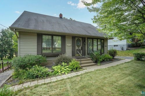 2406 24th St, Duluth, MN 55811-3114