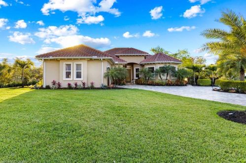 915 16 St, Naples FL 34117-9428 exterior