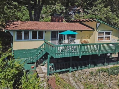 130 Shore Trl, Sparta, NJ 07871-2105