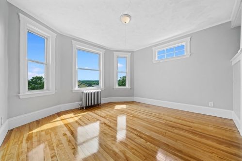 31 Hitchcock Rd, Worcester MA 01603-2622 exterior