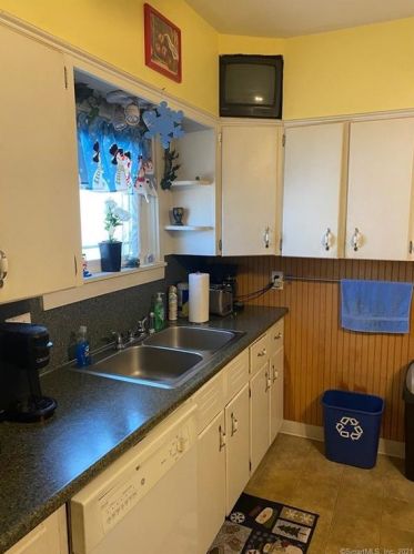 58 Newington Ave, New Britain CT 06051-2116 exterior