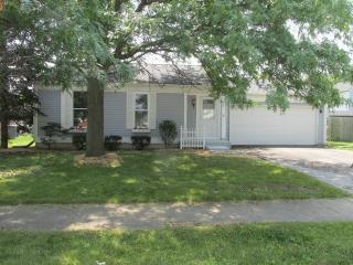 2215 Crescent Ln, Aurora, IL 60504-6073