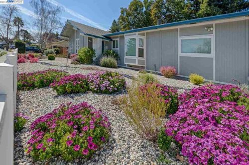 1009 Stimel Dr, Concord, CA 94518-3935