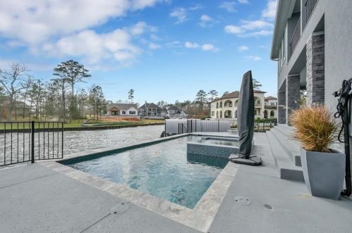 194 Bentwater Bay Dr, Montgomery TX 77356-4651 exterior