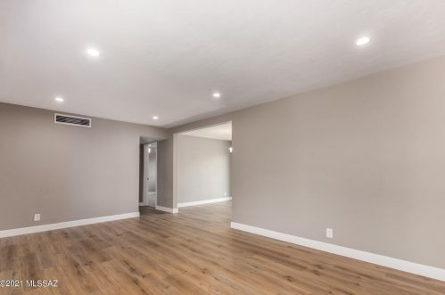 7017 Calle Orion, Tucson AZ  85710-5451 exterior