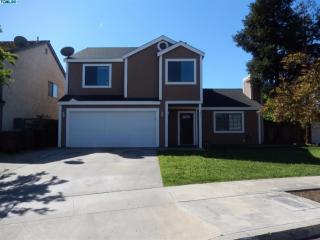 1867 Omega Ave, Tulare CA  93274-2563 exterior