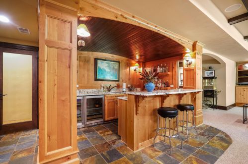 2068 Tall Pne Dr, Grand Rapids MI 49546-7923 exterior