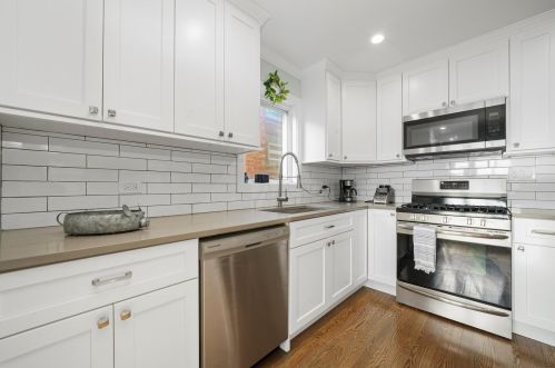 5606 Parkside Ave, Chicago IL 60646-6421 exterior