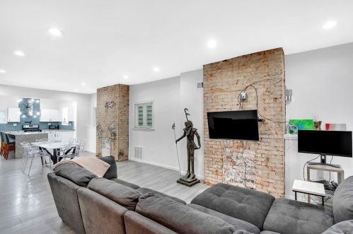 1850 Middle St, Pittsburgh PA 15227-3846 exterior