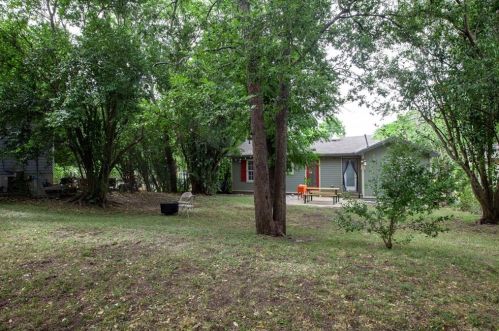 2204 17th St, Austin, TX 78702-1324