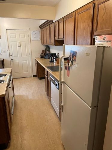 176 Applewood Dr, Chicopee, MA 01022-1160