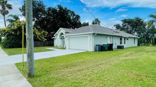 449 Airoso Blvd, Fort Pierce FL  34983-1254 exterior