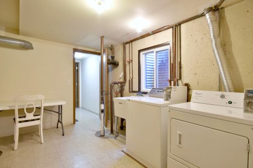 8422 Catalpa Ave, Chicago IL  60656-4811 exterior