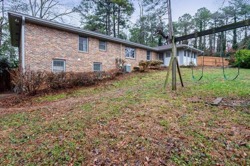 2715 Claridge Ct, Atlanta GA 30360-2028 exterior