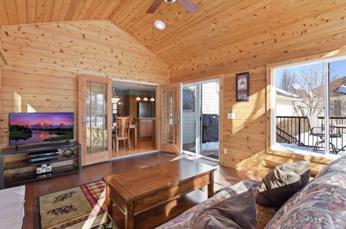 799 Ashley Dr, Chaska MN 55318-1540 exterior