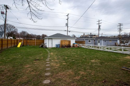 8442 Montana Ave, Milwaukee WI 53227-3357 exterior