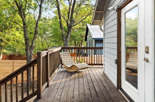 1121 Delano St, Austin TX 78721 exterior