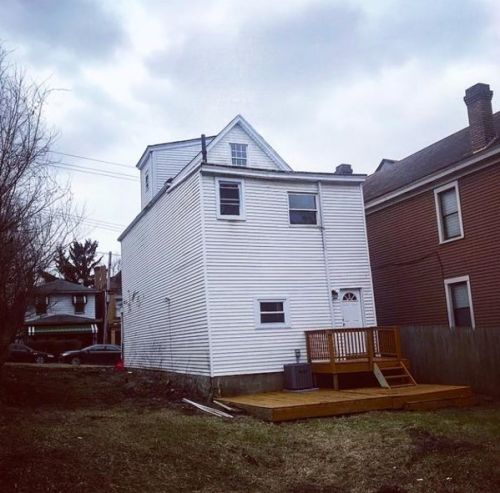 331 Aiken Ave, Pittsburgh PA  15206-2827 exterior