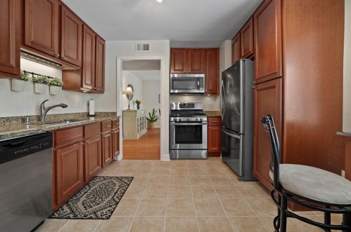 3127 Rochelle Ave, Milwaukee WI 53209-2505 exterior