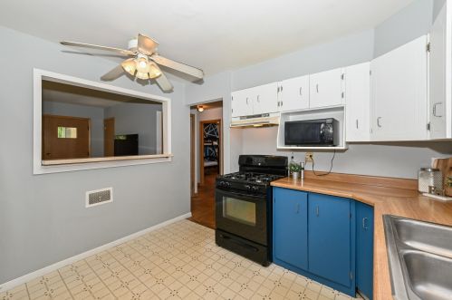 8224 52, Milwaukee WI 53223-3517 exterior